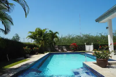 Image de Très belle piscine reste dans un quartier calme et agréable