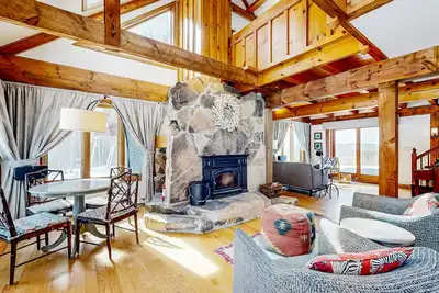 Image de Superbe maison avec vue sur le réservoir Moore et véranda privée