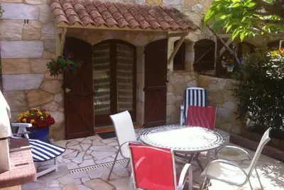 Image de Studio climatisé (3 ÉTOILES) en Rez De Jardin avec Wifi