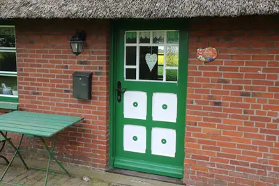 Image de Reetdachhaus ancienne et moderne et bien combiné Animaux autorisés, grand jardin