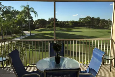 Image de Retraite du golfeur! Course de printemps dans les ruisseaux
