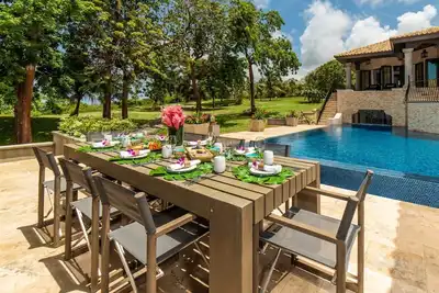 Image de Villa neuve de 5 chambres avec personnel à la Jamaïque - Accès au Half Moon Resort
