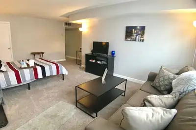 Image de Downtown Studio Apartment - calme, central et pratique!