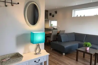 Image de Nouvelle maison de vacances moderne dans un parc calme