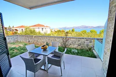 Image de Apartments Kula - Appartement 2 Chambres avec Terrasse et Vue sur la Mer C2