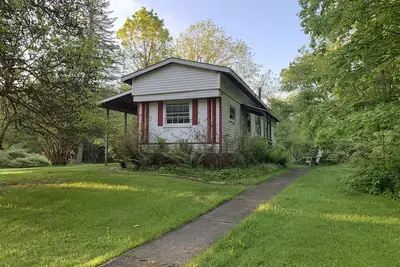 Image de Belle maison de lodge sur 5 hectares 2. 5 miles de la forĂŞt de Bethel et des casinos