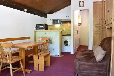 Image de Studio central avec parking et balcon, proche commerces et téléphérique