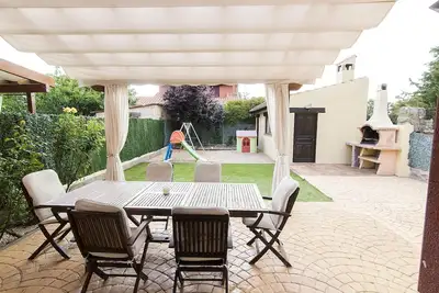 Image de Maison à profiter avec famille et amis à seulement 8 minutes du centre-ville de Ségovie.