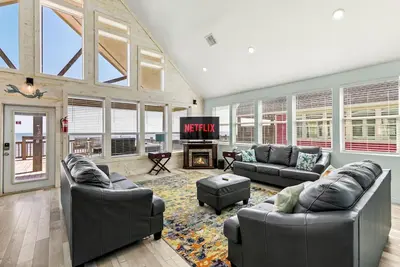 Image de Nouvelle SÉRÉNITÉ de beauté en bord de mer spectaculaire! 5br incl. Loft à l'étage, 4bth