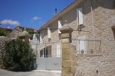 Image de La Maison De PAPÉ Gite de charme : GÎTE Cour