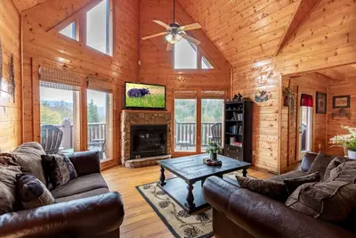 Image de 4 bains à remous | Près des attractions | Pas de routes escarpées | 5 salles de bain attenantes