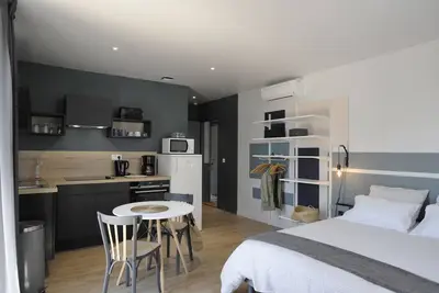 Image de Studio Tres Lumineux Avec Du Charme Dans RÉSIDENCE Au Calme