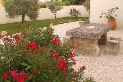 Image de Gîte du Petit Mandon-Arles-Crau-Camargue: une maison pour 2\/3 personnes avec spa