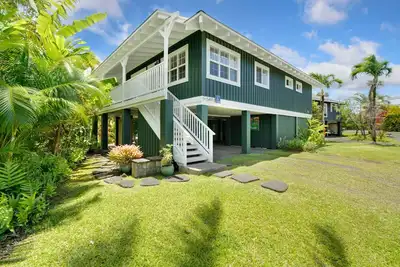 Image de Doux Hanalei Ă la maison! Bright, Airy, Clean, minutes de marche / bloc de la baie de Hanalei!