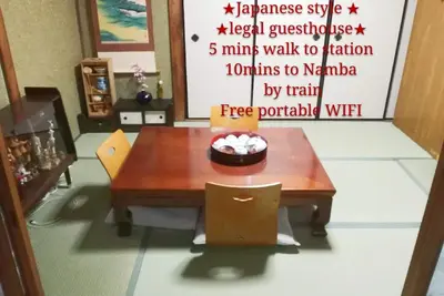 Image de Une maison traditionnelle à deux étages. Namba est à 10 minutes en train et la gare de Suminoe est à 5 minutes à pied, un excellent accès.