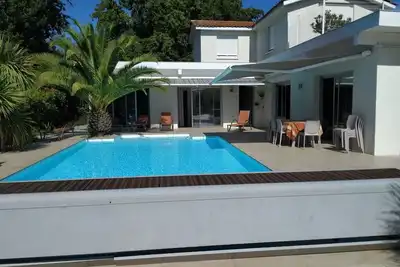 Image de Maison avec piscine au calme