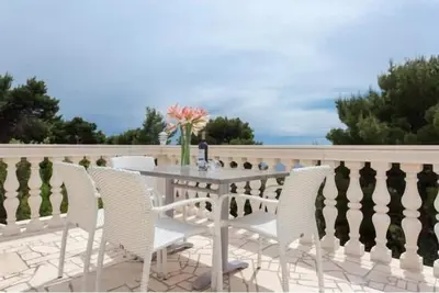 Image de Apartments Villa Dingač - Appartement Standard 2 Chambres avec Balcon et Vue sur la Mer (Gold)