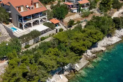 Image de Villa Amfor - Villa 6 chambres avec terrasse et piscine, jacuzzi 2x et vue sur la mer