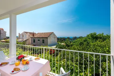 Appartement Lena - Appartement 3 Chambres avec Balcon et Vue sur la Mer