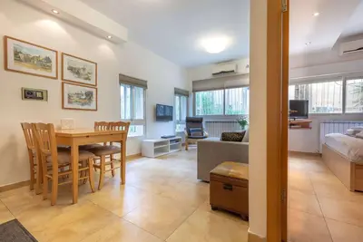 Image de Confortable une chambre Apt dans un endroit prestigieux