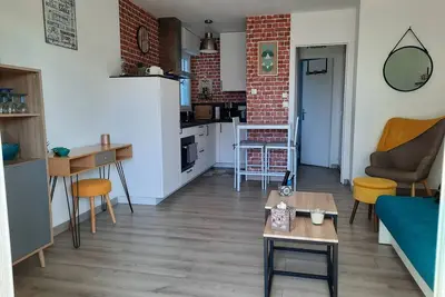 Image de Studio Holen Mor ; cosy, équipé ++, calme, plages, commerces à pieds. Wifi