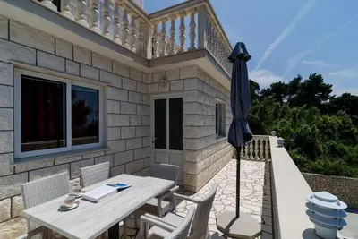 Image de Apartments Villa Dingač - Appartement 2 Chambres Confort avec Balcon N ° 6