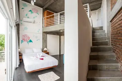 Image de Bel espace loft avec chambre pour quatre personnes Unité # 2