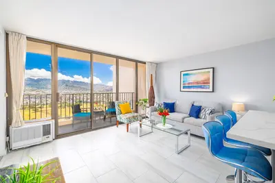 Image de Waikiki Banyan 34ème étage | Vues sur la montagne et la ville | WiFi gratuit et parking