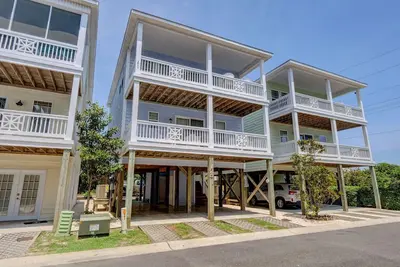 Image de Coastal Cottage - 4 Bd & 3 Ba - Courte distance de marche de la plage - Icw et vue sur l'océan - Piscine