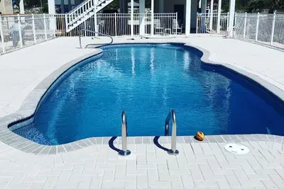 Image de Réservez 3 nuits ou plus, obtenez-en 1 Gratuite! Amazing Gulf Front Home, 4 chambres, relooking complet!
