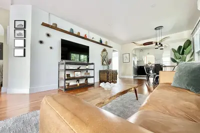 Évasion moderne du milieu du siècle à Seattle
