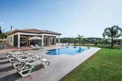 Image de Monte dos AvĂłs - Spacious villa located in a quiet place with private pool