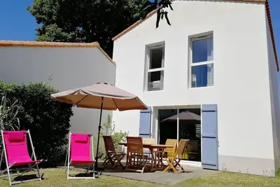 Image de La côte vitaminée : plage de Sauveterre, piscine et forêt