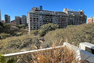 Stunny Apt. à Palerme, 670 pieds carrés, balcon avec vue sur le parc, près des attractions principales