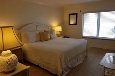 Image de Idéalement situé, confortable 5e étage face à l'océan deux chambres à coucher, deux salles de bain plus canapé-lit queen size!