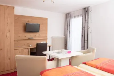 Image de Chambre Double avec Balcon et Vue sur le Jardin - Pension Irlingerhof ***