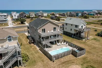 Image de Base de tranquillité | 50 m de la plage | Piscine privée, bain à remous