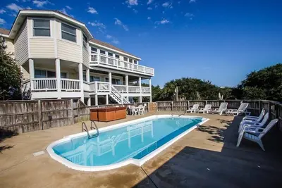 Oasis | 300 m de la plage | Piscine privée, bain à remous