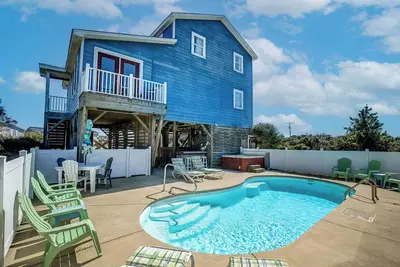 Image de Pelican's Paradise | 150 pieds de la plage | Piscine privée, bain à remous | Nags Head