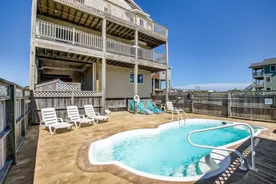 Image de Blue Sky | 100 m de la plage | Piscine privée, bain à remous | Nags Head