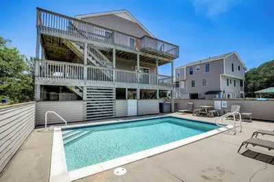 Verre de mer | 150 m de la plage | Piscine privée, bain à remous