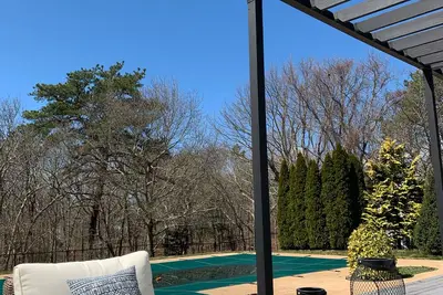 Image de 4bd 3bath isolée avec piscine, à pied de la plage