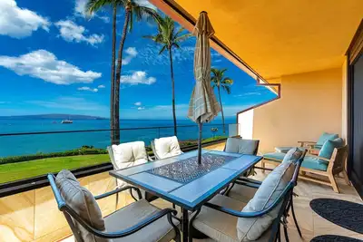 Image de Nouvelle liste! Makena Surf F-201-Oceanfront Condo avec des vues spectaculaires sur l'océan!