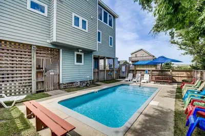 Image de Un temps difficile | 150 m de la plage | Piscine privée, bain à remous