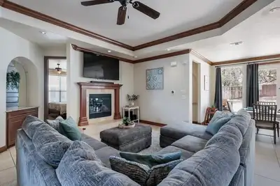 Image de Maison de ville luxueuse Hill Country. A deux pas de Sea World. Bmt
