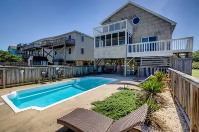 Image de Splash et aller | 1135 pieds de la plage | Piscine privée, bain à remous