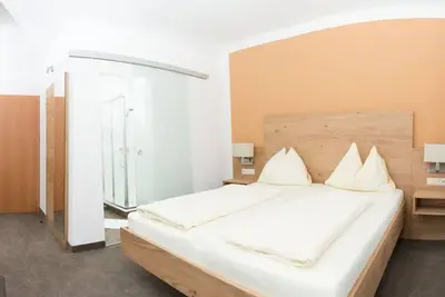Image de Chambre double avec lit supplémentaire - Pension Irlingerhof ***