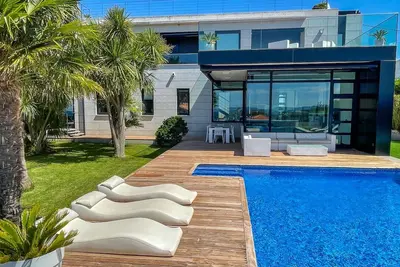 Image de Immobilier avec piscine privée, terrasses et superbe vue sur la mer