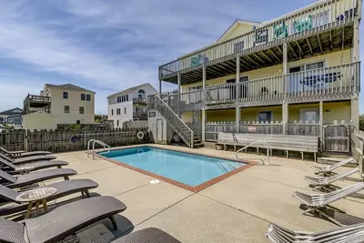 Image de Mer le jour | 200 m de la plage | Piscine privée, bain à remous