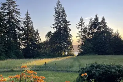 Image de Retraite paisible de 10 acres sur l'île de Vashon avec vue sur l'eau et les montagnes olympiques